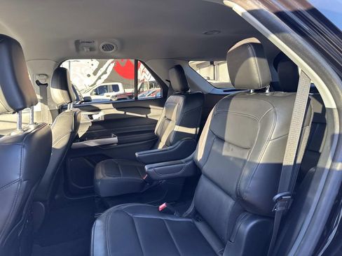 Used 2022 Ford Explorer XLT w/ Equipment Group 202A image 15