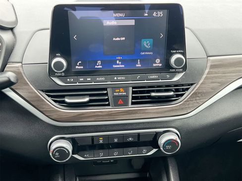 Used 2025 Nissan Altima 2.5 SV image 27