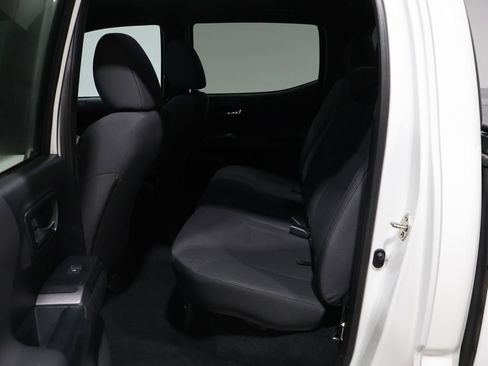 Used 2017 Toyota Tacoma TRD Off-Road w/ Tow Package (A/T) image 18