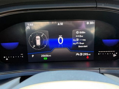 Used 2023 Volkswagen Taos SE w/ Panoramic Sunroof Package image 18