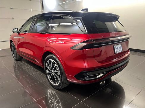 Used 2026 Lincoln Nautilus Reserve AWD/4WD image 4