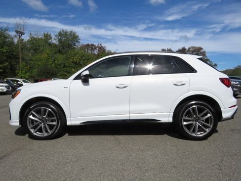 Used 2022 Audi Q3 2.0T Premium w/ Black Optic Sport Package image 9