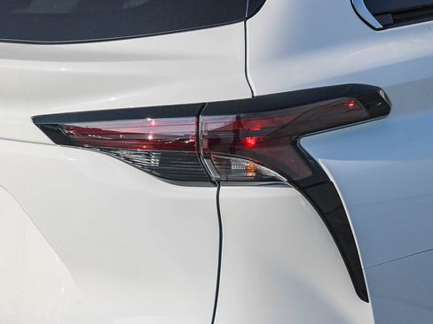 New 2026 Toyota Sienna LE FWD image 10