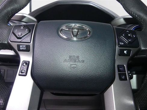 Used 2020 Toyota Tacoma SR5 w/ Blackout Package AWD/4WD image 29
