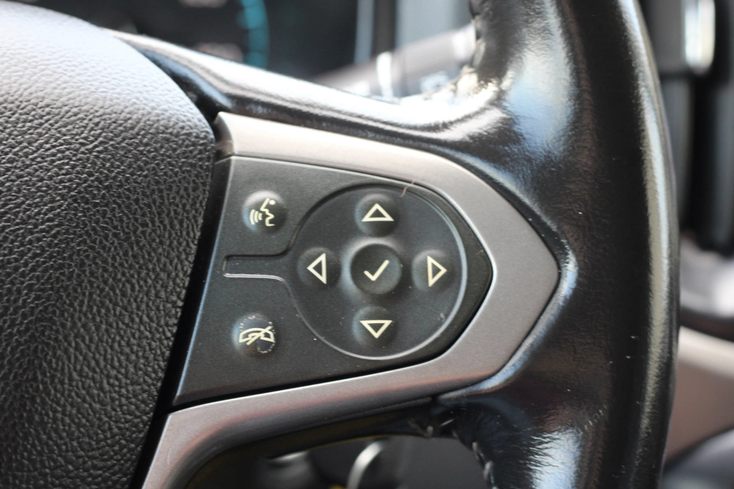 Used 2018 Chevrolet Colorado Z71 w/ Z71 Midnight Edition AWD/4WD image 17