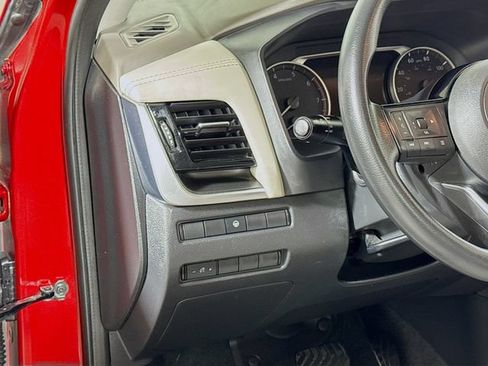 Used 2023 Nissan Rogue SV FWD image 8