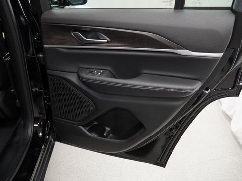 New 2026 Jeep Grand Cherokee Altitude AWD/4WD image 31