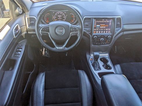 Used 2018 Jeep Grand Cherokee Altitude image 15