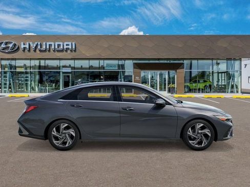 New 2026 Hyundai Elantra Limited FWD image 7