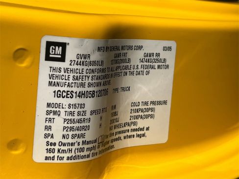 Used 2005 Chevrolet SSR w/ Preferred Equipment Group image 31