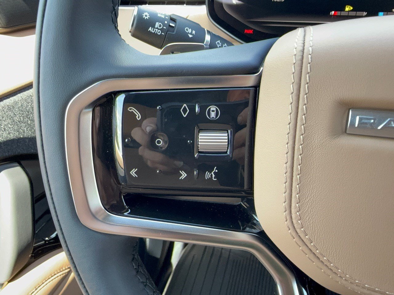 New 2027 Land Rover Range Rover Sport SE AWD/4WD image 18