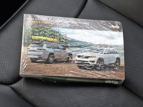 Used 2023 Jeep Grand Cherokee Limited w/ Luxury Tech Group II image 26