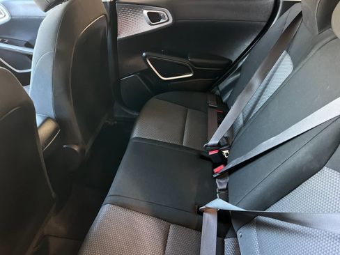 Used 2022 Kia Soul LX w/ Technology Package FWD image 5