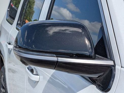 New 2026 Jeep Grand Wagoneer L 4WD w/ Premium Group I image 11