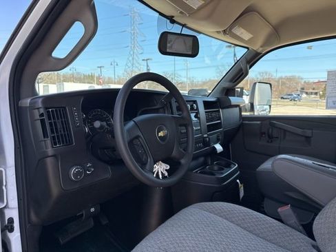 New 2025 Chevrolet Express 4500 w/ Power Convenience Package RWD image 13