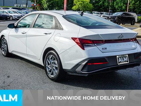 Used 2024 Hyundai Elantra SEL FWD image 4
