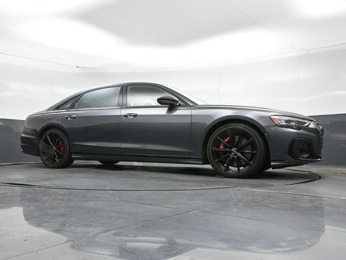 Used 2022 Audi S8 AWD/4WD image 42