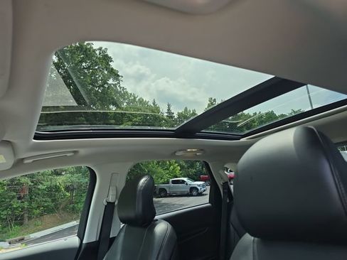 Used 2018 Ford Edge Titanium w/ Equipment Group 302A AWD/4WD image 28