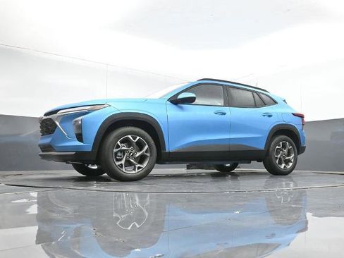 New 2026 Chevrolet Trax LT w/ Driver Confidence Package image 10