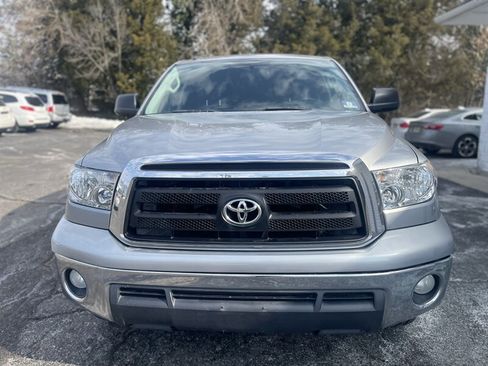 Used 2011 Toyota Tundra 4x4 CrewMax image 3