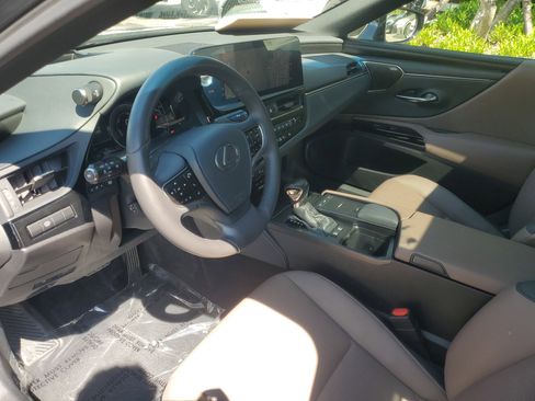 Certified 2022 Lexus ES 300h w/ Premium Package image 18