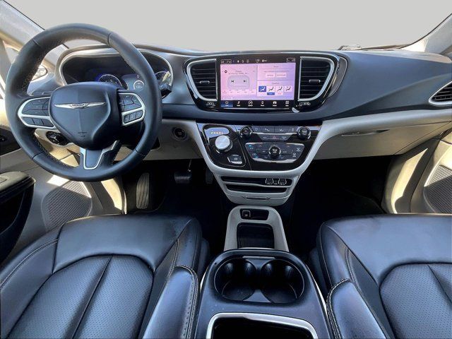Used 2024 Chrysler Pacifica Touring-L FWD image 9