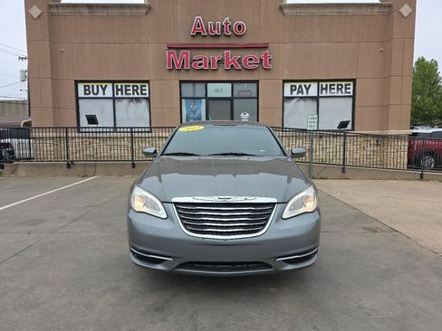 Used 2013 Chrysler 200 Touring FWD image 2