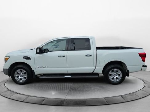 Used 2017 Nissan Titan SV AWD/4WD image 2
