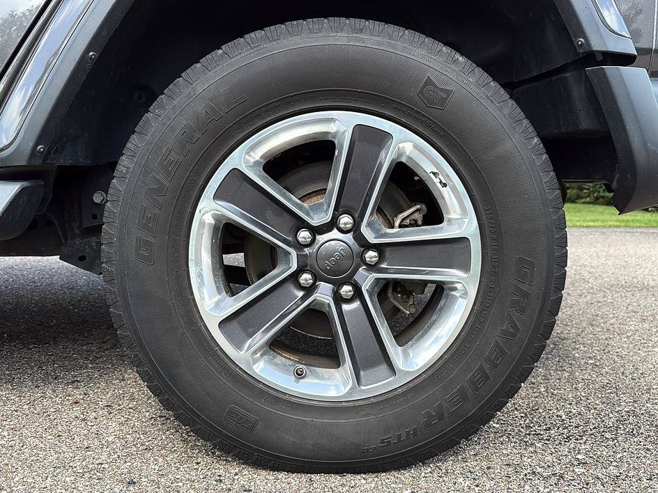 Used 2020 Jeep Wrangler Unlimited Sahara AWD/4WD image 18