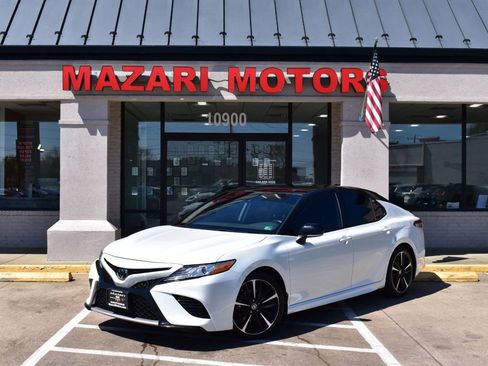 Used 2020 Toyota Camry XSE image 2
