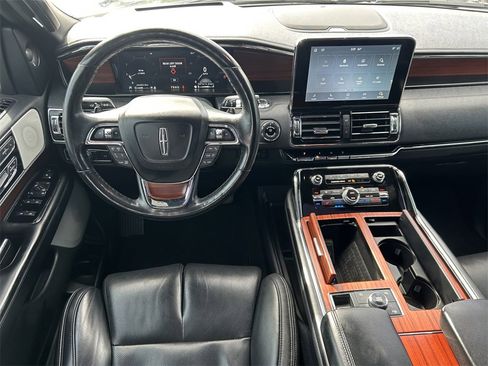 Used 2021 Lincoln Navigator Reserve w/ Luxury Package image 19