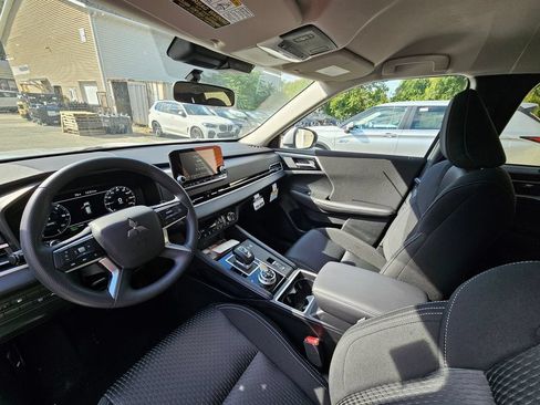 Used 2025 Mitsubishi Outlander ES AWD/4WD image 26