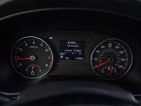 Used 2020 Kia Sportage S image 25