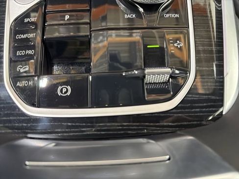 Certified 2024 BMW X7 xDrive40i w/ M Sport Package image 43