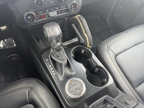 New 2025 Ford Bronco Badlands image 13