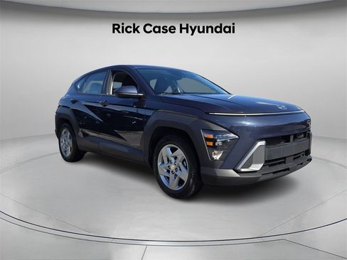 Certified 2024 Hyundai Kona SE image 9