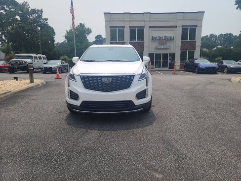 Used 2021 Cadillac XT5 Premium Luxury FWD image 2