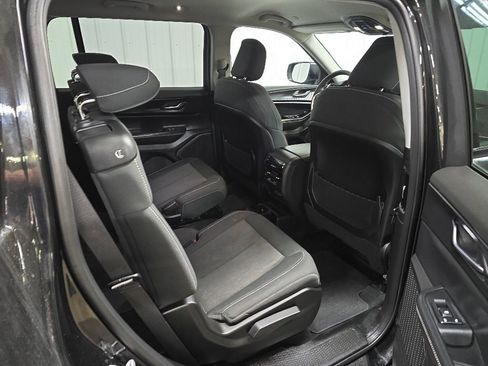 Used 2024 Jeep Grand Cherokee L Laredo w/ Trailer Tow Package AWD/4WD image 17