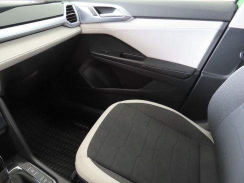 New 2025 Volkswagen Taos SE image 20
