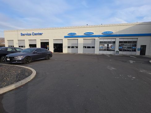 Used 2023 Chrysler Pacifica Touring-L FWD image 18