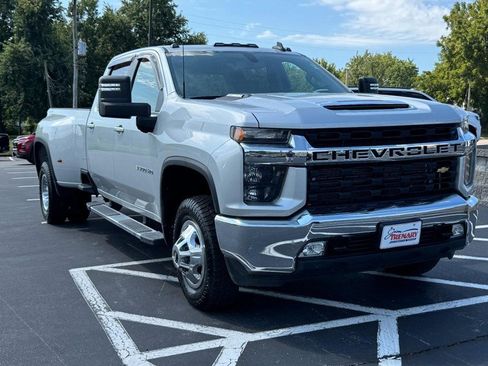 Used 2020 Chevrolet Silverado 3500 LT w/ Convenience Package AWD/4WD image 2