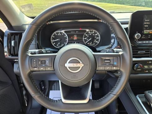Used 2025 Nissan Pathfinder SV AWD/4WD image 31