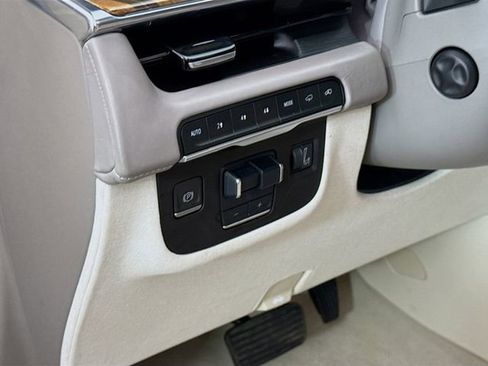 Used 2022 Cadillac Escalade ESV Sport Platinum w/ Heavy-Duty Trailer Package image 13