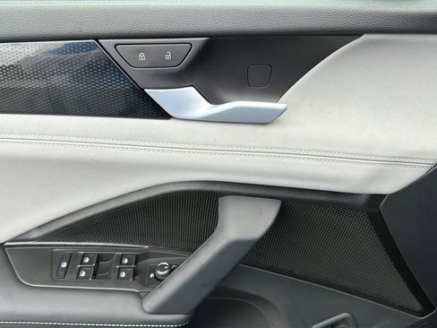 New 2026 Volkswagen Tiguan SE R-Line FWD image 20