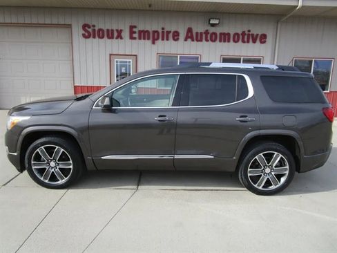 Used 2019 GMC Acadia Denali w/ Technology Package image 2