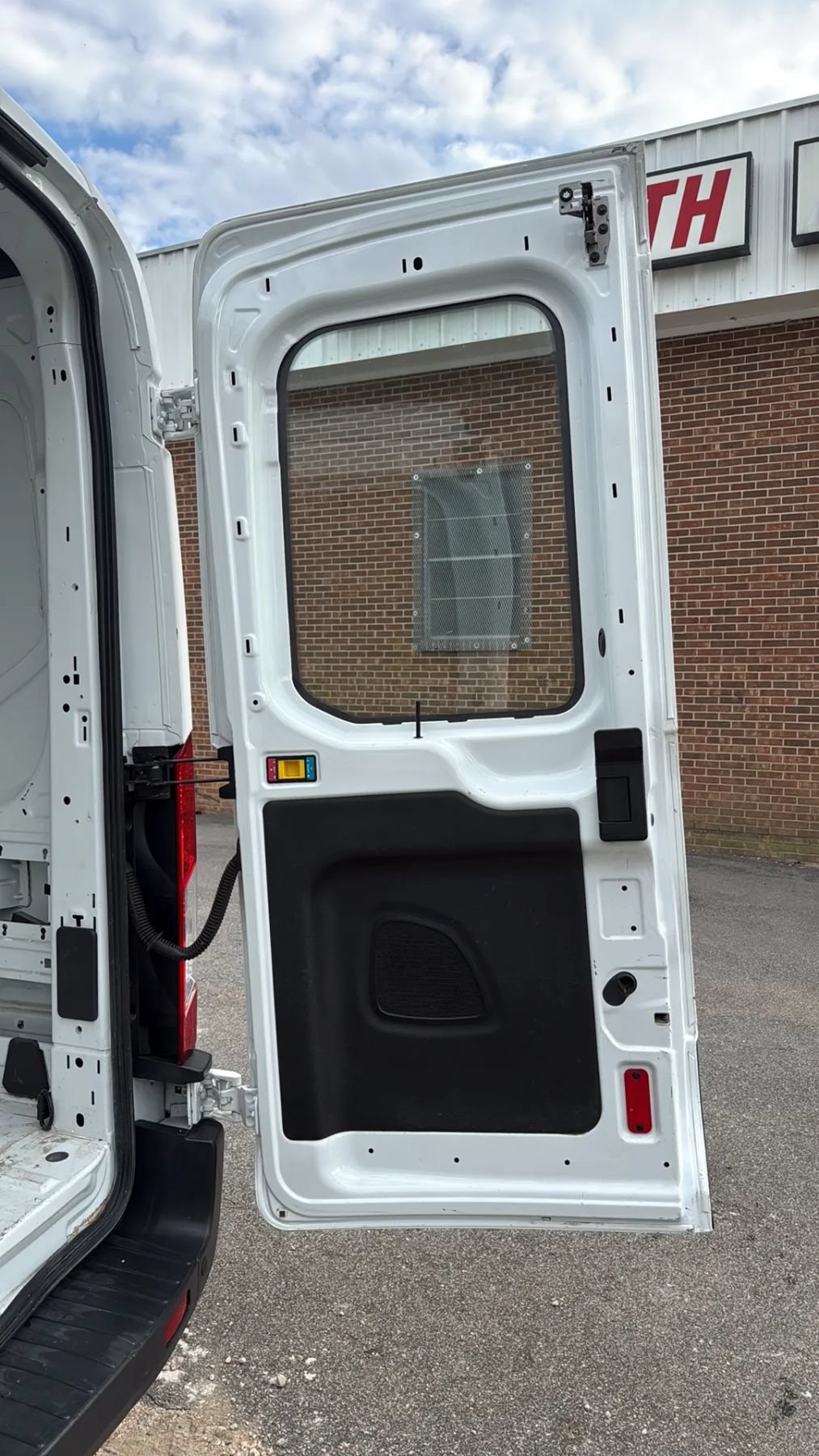 Used 2018 Ford Transit 350 148 Medium Roof RWD image 14