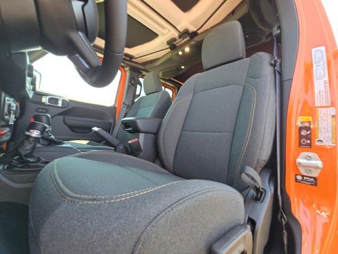 New 2025 Jeep Gladiator Sport image 22