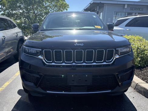 Used 2023 Jeep Grand Cherokee Laredo AWD/4WD image 2