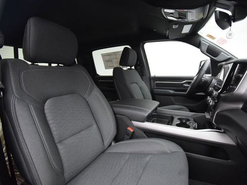 New 2026 RAM 1500 4x4 Crew Cab image 19