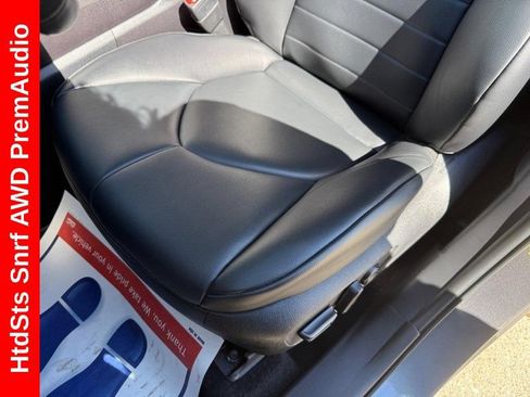 Used 2023 Toyota Highlander XLE AWD/4WD image 18
